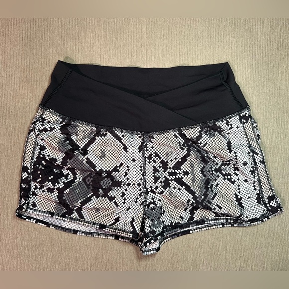 Lululemon Sunset Salutation shorts - Picture 1 of 7